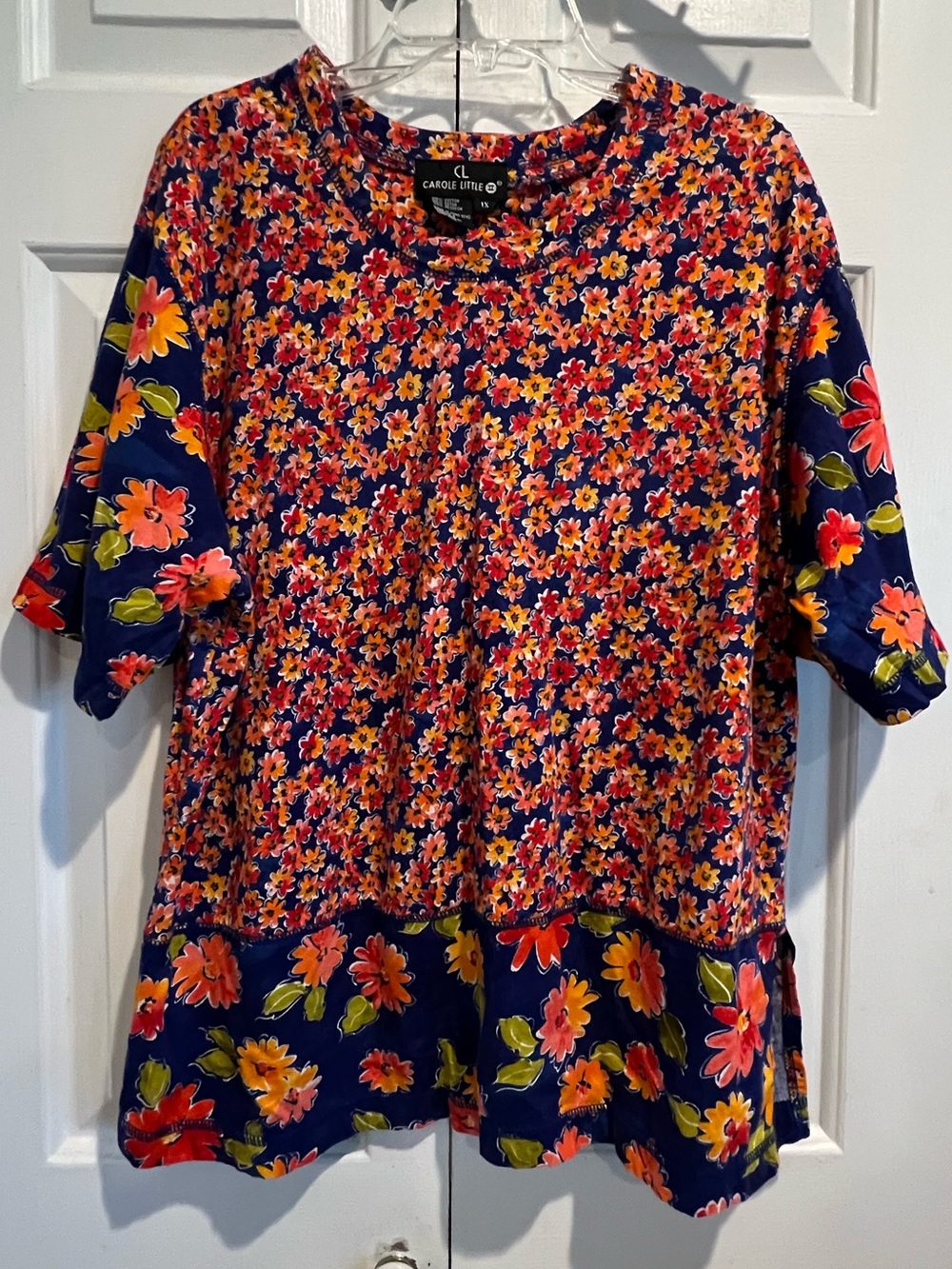 Gorgeous 🌼Floral Navy & Coral  Top w Coordinated Fabrics, Short Sleeves